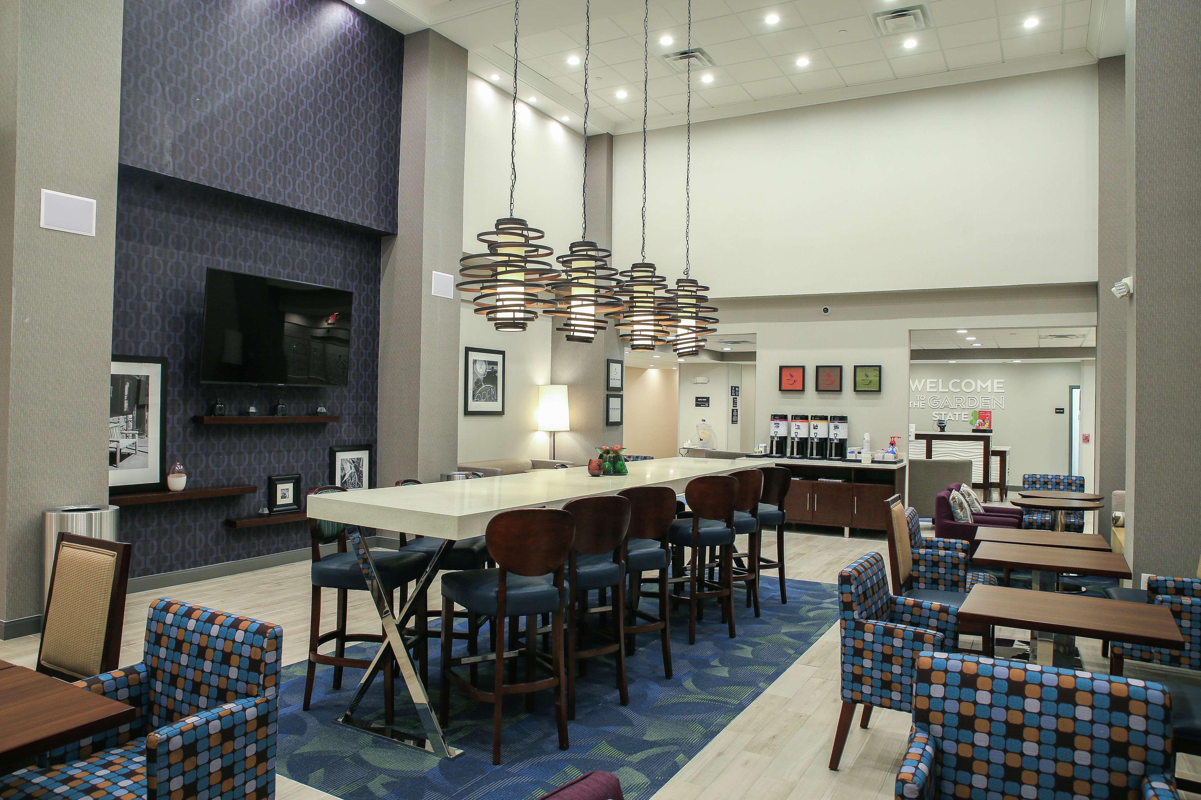 Hampton Inn & Suites Mount Laurel/Moorestown Екстериор снимка