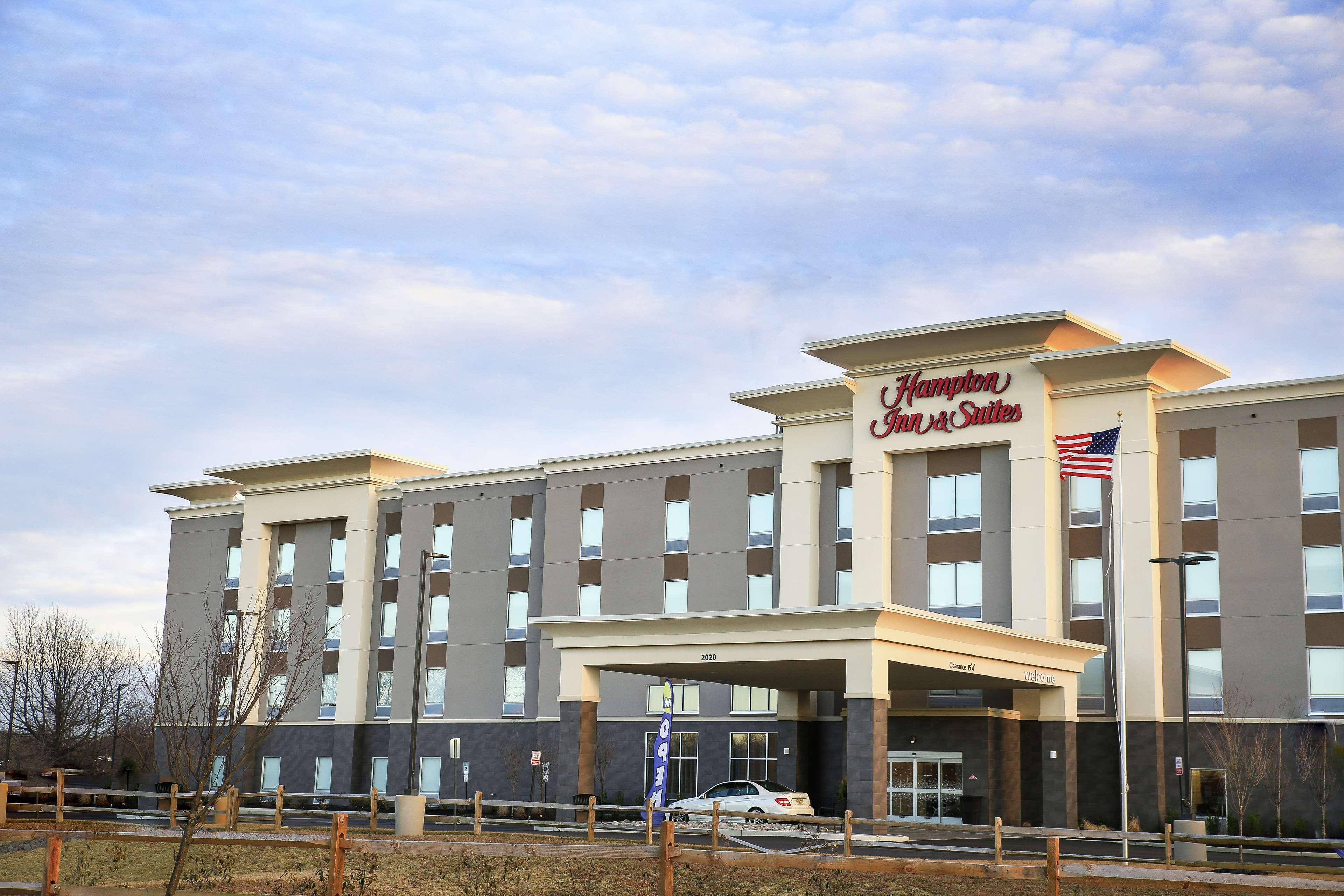 Hampton Inn & Suites Mount Laurel/Moorestown Екстериор снимка